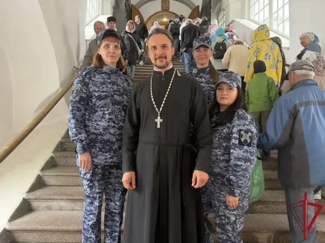 В Пскове росгвардейцы поклонились мощам святого Спиридона Тримифунтского