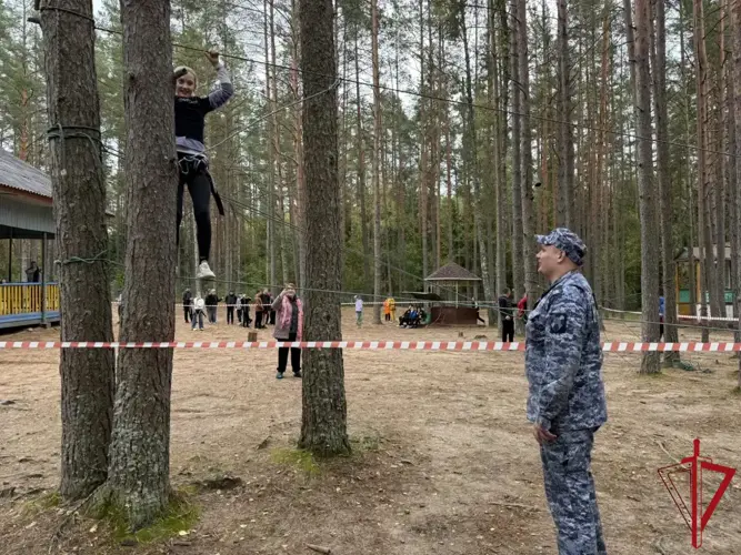 Сотрудники вневедомственной охраны из Великих Лук сопровождали команду Гвардейской смены на туристическом слете