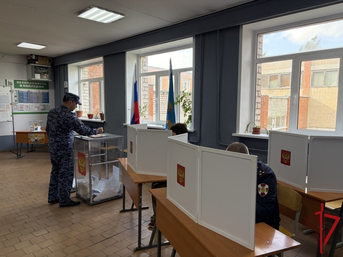 Псковские Росгвардейцы выполняют гражданский долг