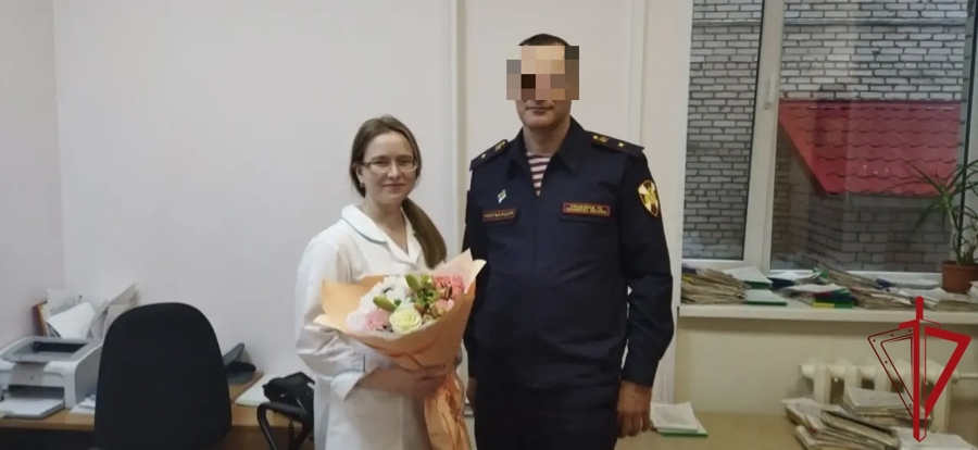 Псковские Росгвардейцы поздравили медицинских работников  МВД с праздником